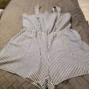 SHORT ROMPER